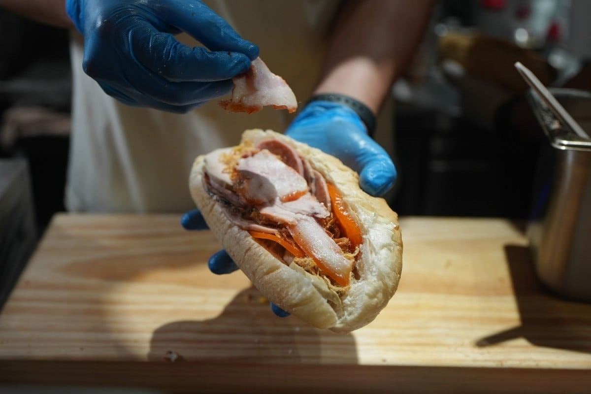 banh-mi-nem-tai-hong-kong-1.jpg