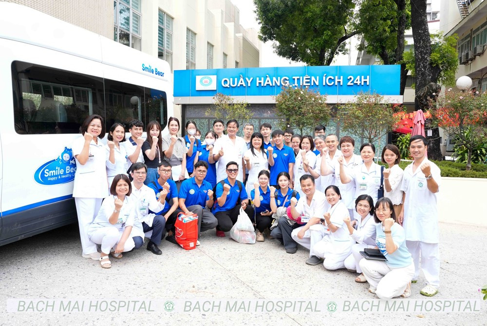 Hơn 30 bác sĩ của Bệnh viện Bạch Mai vào vùng bão lũ hỗ trợ - ảnh 2