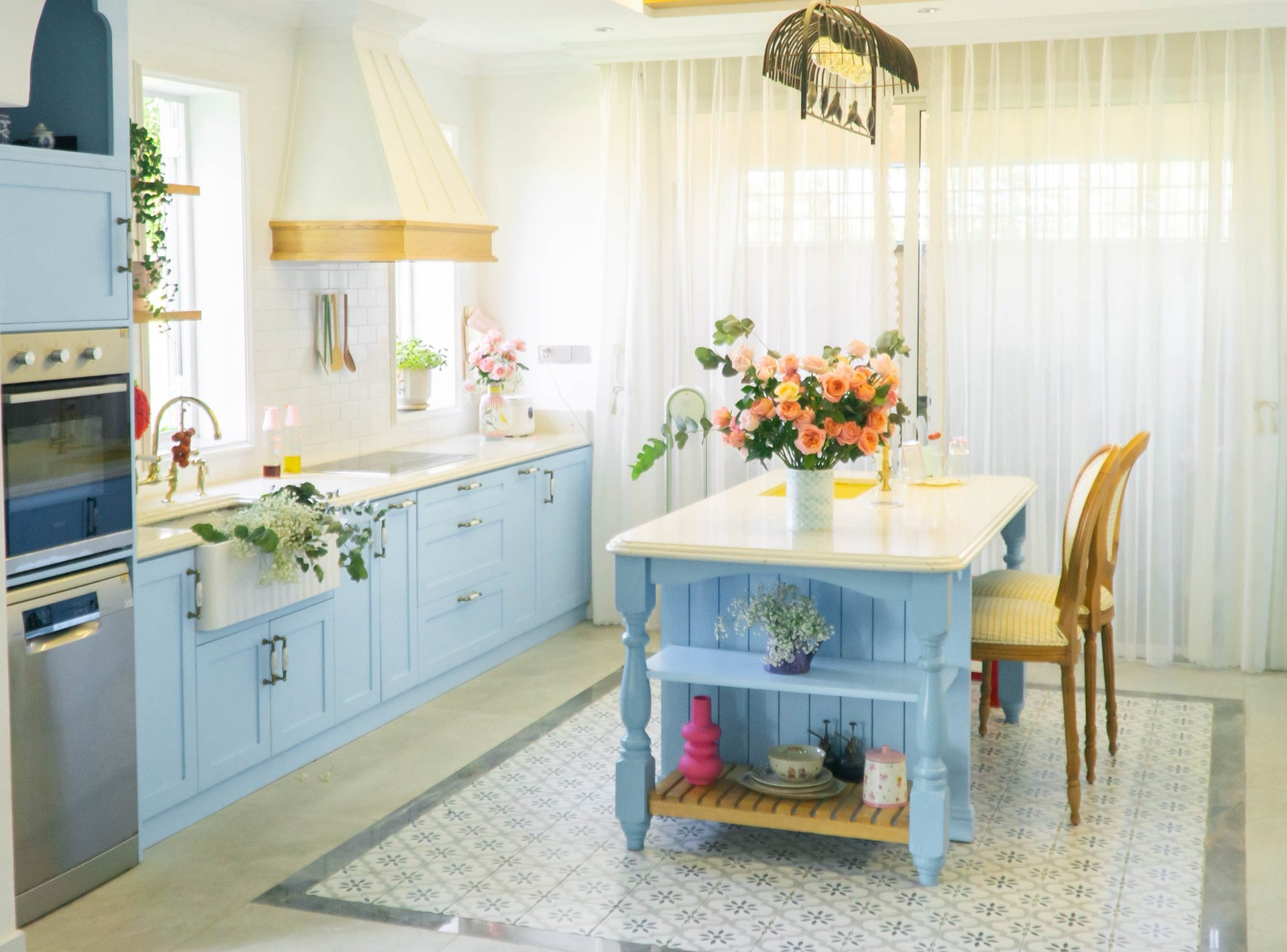 Ngôi nhà cổ tích giữa lòng thành phố đáng sống nhất Việt Nam: Căn bếp ngập nắng ấn tượng bên trong không gian 100m2- Ảnh 3.