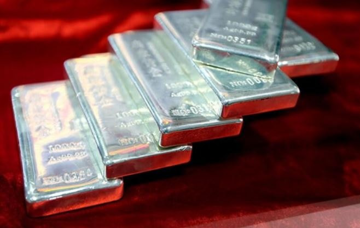 Ngân hàng tư nhân lớn nhất thế giới khuyến nghị 'gom bạc khi giảm giá': Lựa chọn đầu tư hấp dẫn hơn so với vàng?