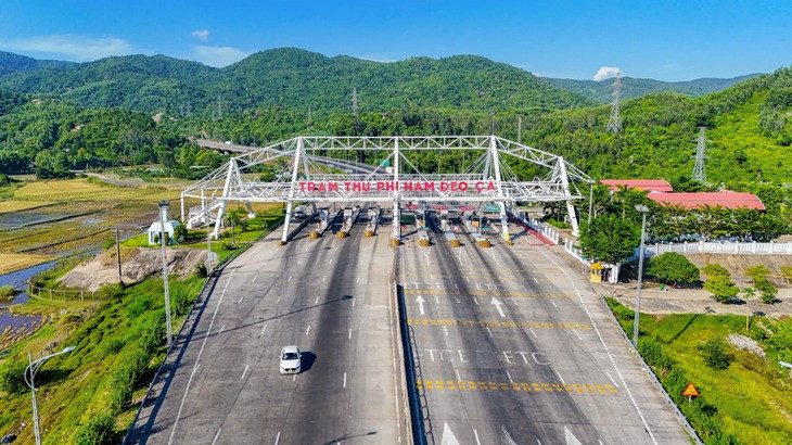 Đèo Cả miễn phí toàn bộ xe chở hàng cứu trợ bão lũ qua 21 trạm- Ảnh 1.