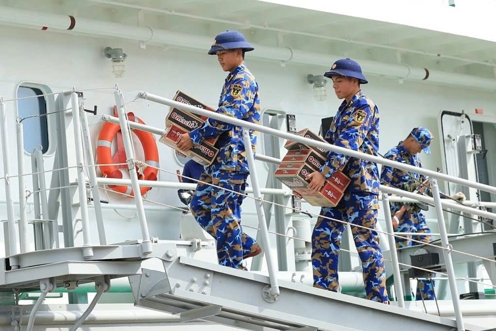 Trước thềm Tết Ất Tỵ 2025, Omachi đã góp phần làm phong phú thêm không khí xuân tại Trường Sa bằng việc trao tặng 2.000 thùng Omachi và 1.000 hộp lẩu tự sôi đến quân và dân huyện đảo.