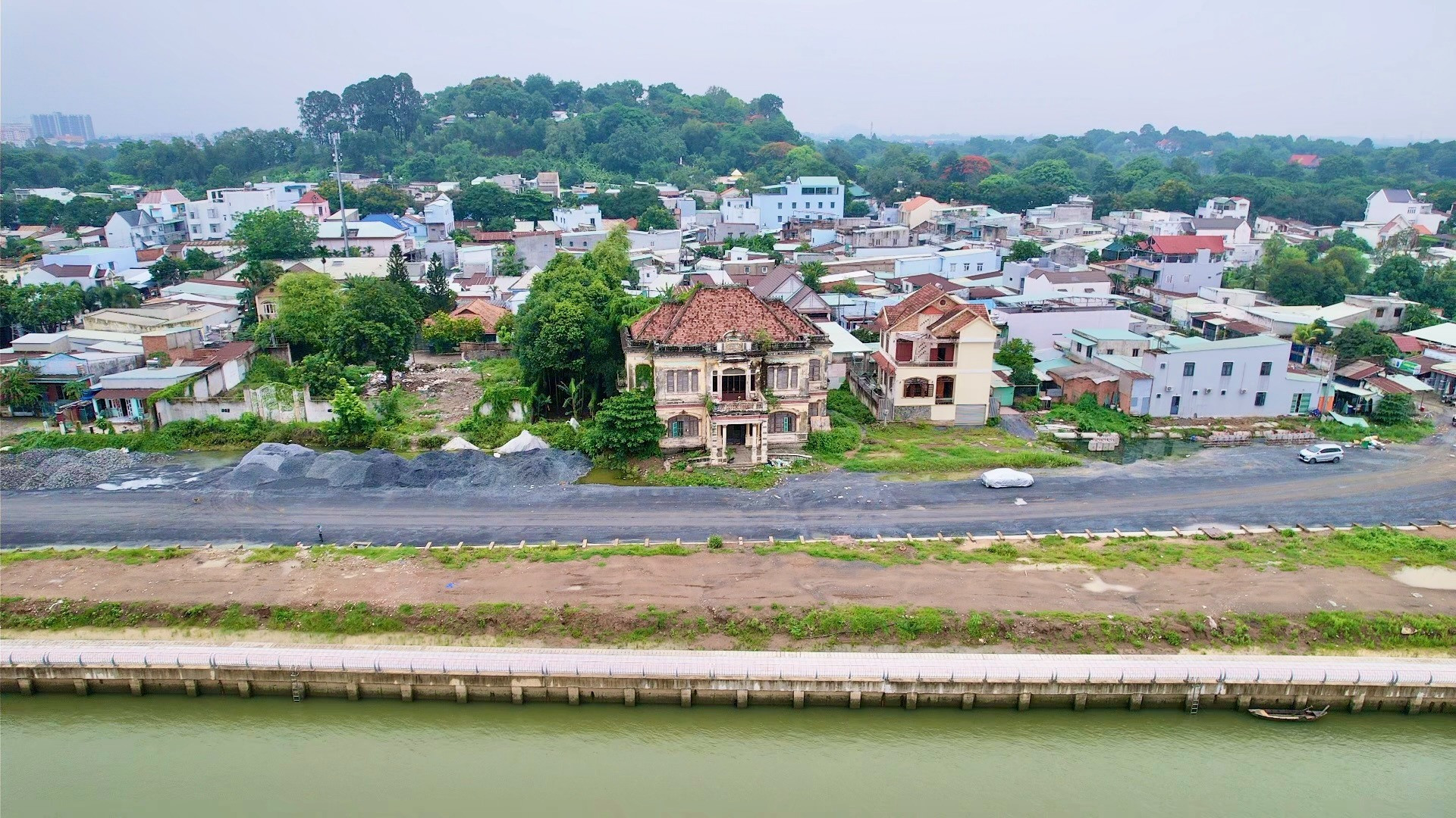 Thủ phủ công nghiệp Việt Nam vừa làm đường ven sông, vừa bảo tồn biệt thự cổ trăm năm tuổi- Ảnh 1.