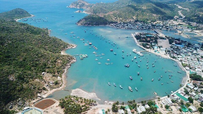 Tỉnh miền Trung lọt vào 'mắt xanh' của bầu Hiển: Sở hữu đường bờ biển gần 500km dài nhất Việt Nam, vịnh biển đẹp hàng đầu thế giới - ảnh 1