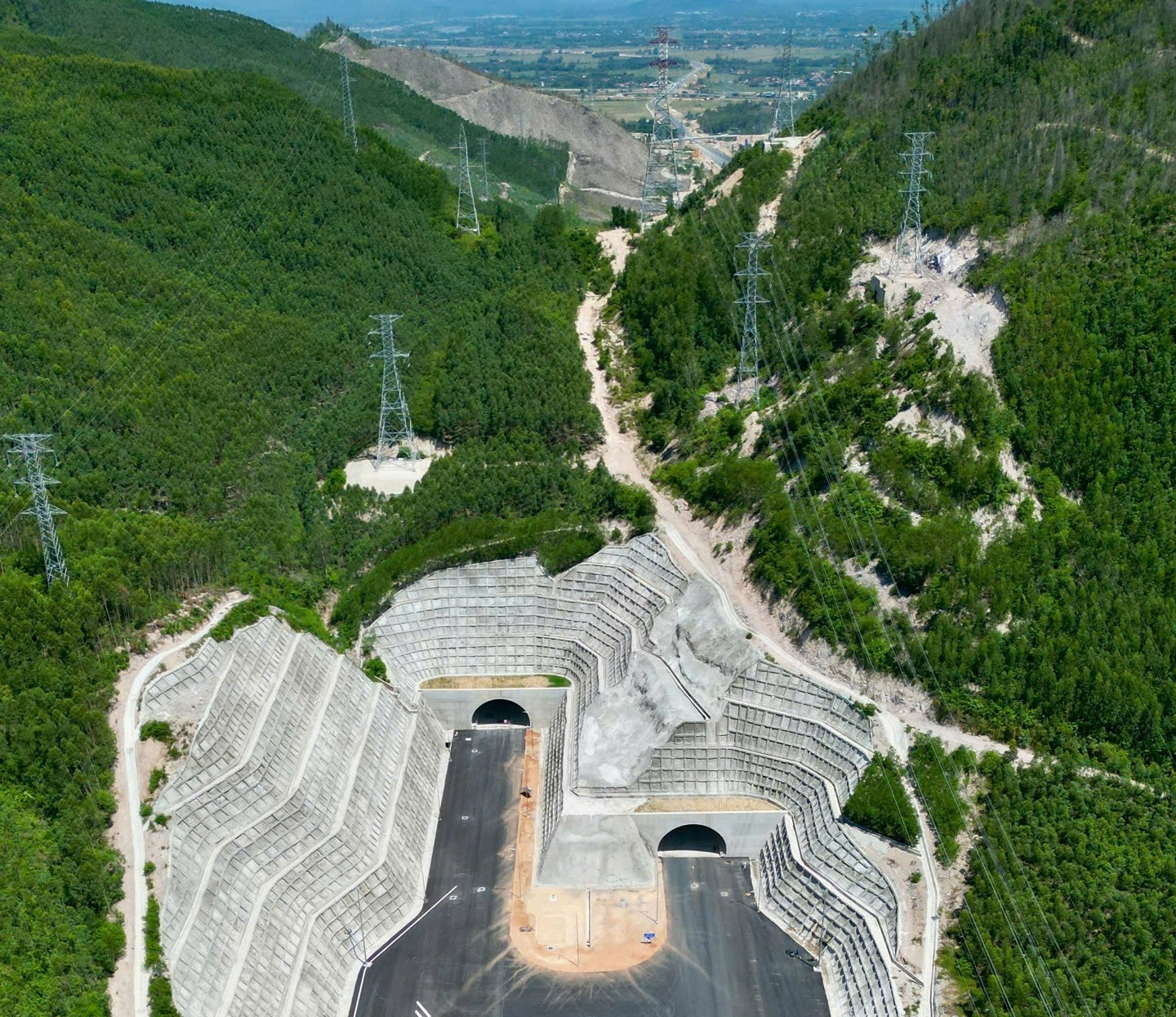 Sắp hoàn thành cao tốc 14.800 tỷ đi qua 2 tỉnh rộng lớn bậc nhất Việt Nam- Ảnh 1.