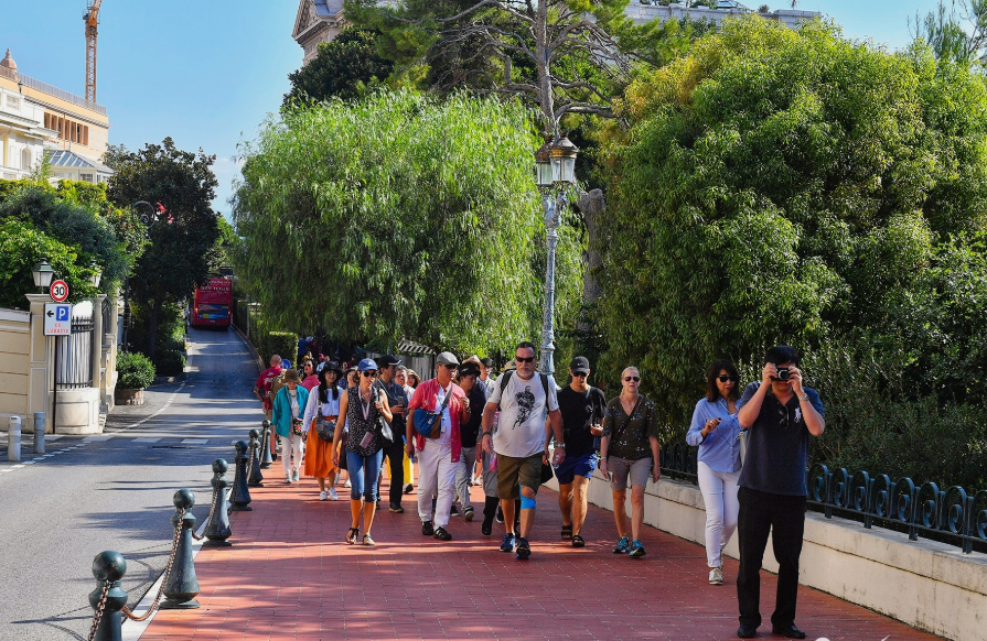 Quốc gia nhỏ bằng nửa Hồ Tây nhưng có tới 32% là người giàu, tuổi thọ trung bình cao nhất thế giới - ảnh 5