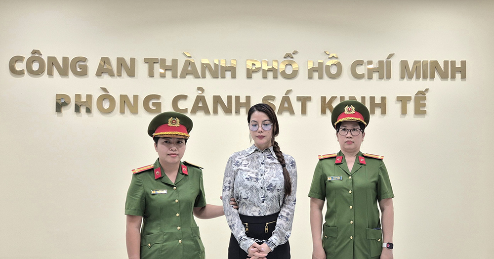 Tịch thu 98 sổ đỏ, 597 cây vàng, hơn 8.000 USD cùng nhiều sổ tiết kiệm của các Chủ tịch, DJ, diễn viên - ảnh 4