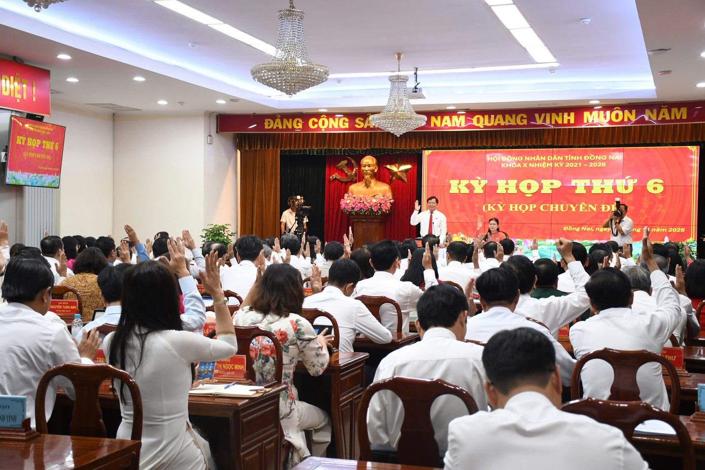 Đại biểu thông qua tờ trình đầu tư xây dựng các cầu đường bộ kết nối Đồng Nai - TP Hồ Chí Minh hdnd-cau.jpg