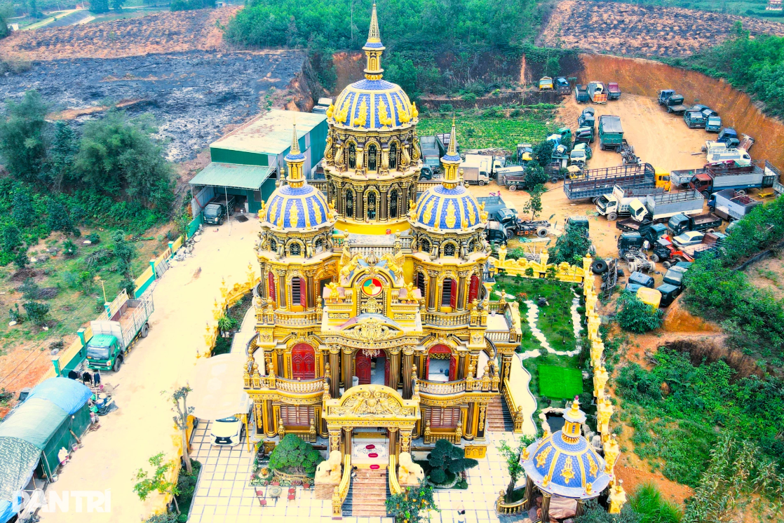 Lâu đài dát vàng gần 100 tỷ của ‘đại gia đồng nát’: Huy động hàng trăm người xây dựng, từng phải tháo dỡ 1 phần công trình trái phép- Ảnh 1.