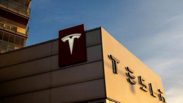 Elon Musk bắt tay Intel xây ‘siêu nhà máy chip’ cho Tesla?