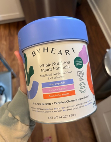 Hãng sữa bột 'sạch' ở Mỹ thu hồi sản phẩm sau nghi án gây ngộ độc nguy hiểm cho trẻ sơ sinh