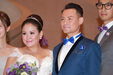 Nam diễn viên nổi tiếng bật khóc nức nở, cầu xin giúp đỡ vợ đang nguy kịch