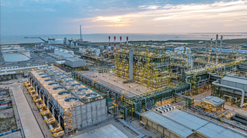 Ông chủ đứng sau tổ hợp hoá dầu 5 tỷ USD thu về hơn 25.000 tỷ từ thị trường Việt Nam