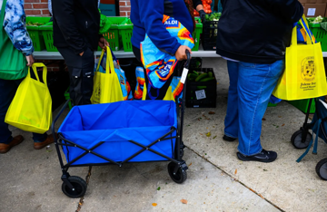 Ông Trump ra lệnh cắt trợ cấp thực phẩm, 42 triệu người Mỹ có nguy cơ thiếu ăn