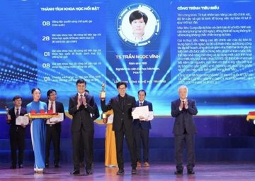 Tiến sĩ người Việt sinh năm 1991, ‘gây sốt’ trên tạp chí hàng đầu của Mỹ với dự báo lũ lụt, là chủ nhân của giải Quả cầu Vàng