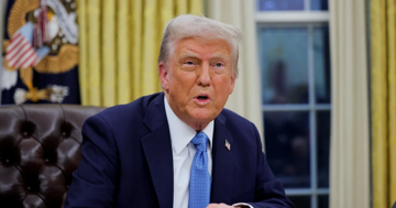 Tổng thống Donald Trump hứa phát 2.000 USD cho mỗi người Mỹ từ nguồn thu thuế quan