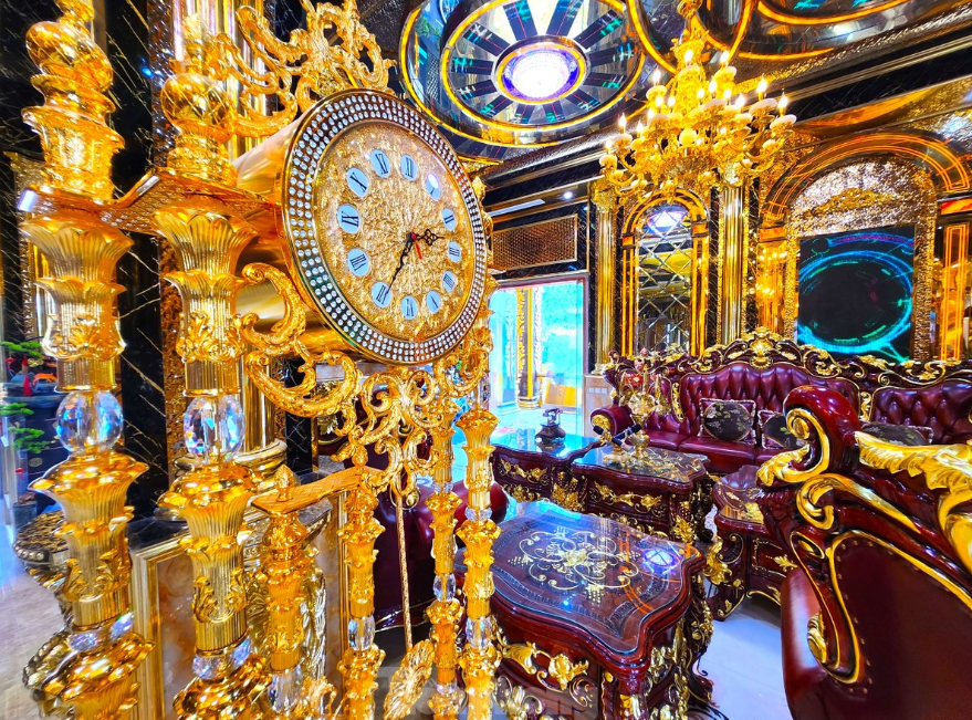 Lâu đài dát vàng gần 100 tỷ của ‘đại gia đồng nát’: Huy động hàng trăm người xây dựng, từng phải tháo dỡ 1 phần công trình trái phép- Ảnh 4.