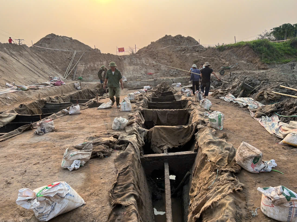 Đang cải tạo đất, lão nông phát hiện dấu tích ‘báu vật’ có hình thái lạ: Cơ quan chức năng lập tức khai quật khẩn cấp - ảnh 3