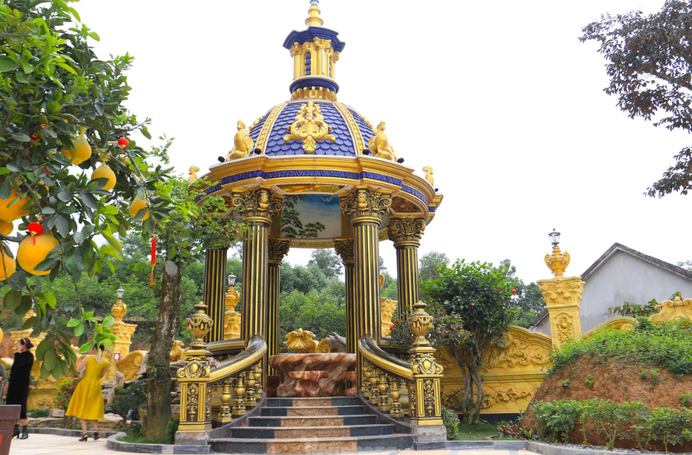 Lâu đài dát vàng gần 100 tỷ của ‘đại gia đồng nát’: Huy động hàng trăm người xây dựng, từng phải tháo dỡ 1 phần công trình trái phép- Ảnh 7.