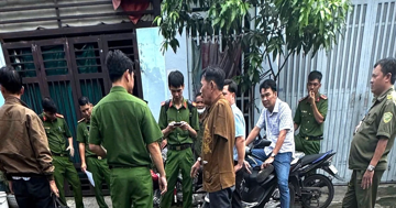 Nhiều cảnh sát xuất hiện tại khu đất bị 'xây nhầm' gần 50 căn nhà ở TPHCM