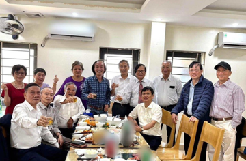 Bức ảnh họp lớp 'hot' nhất MXH: Toàn Giám đốc bệnh viện lớn, 'tinh hoa' của ngành Y Việt Nam