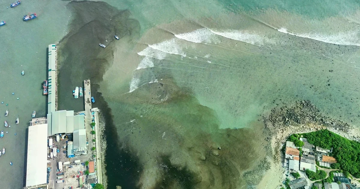 Dòng nước đen ngòm, hôi thối từ bãi rác xả thẳng ra biển Nha Trang