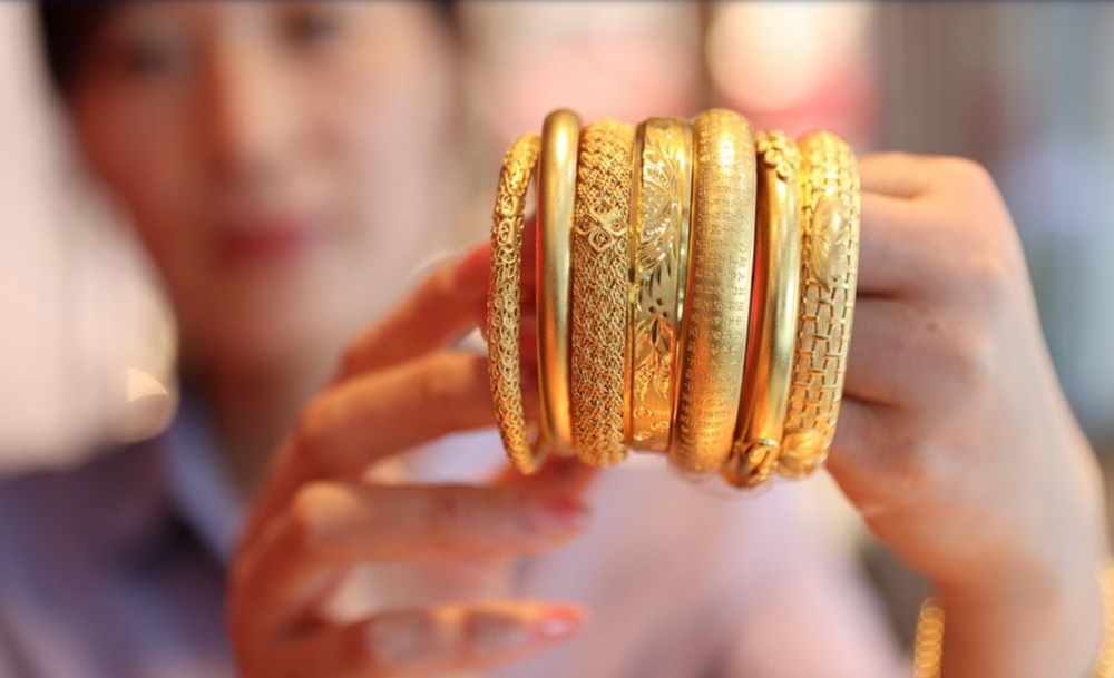 Bà Phương đi mua 130 gram vàng theo lời ‘quản lý công ty tài chính’, chủ tiệm vội vàng báo công an đến làm việc - ảnh 2