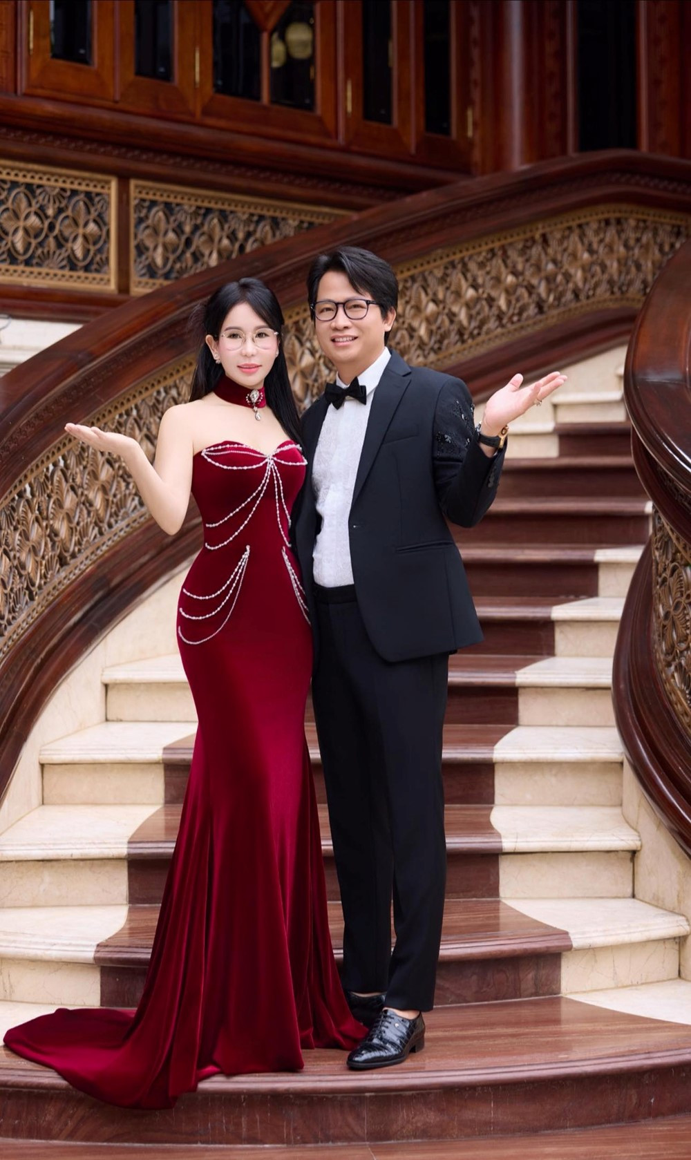 Tài sản của vợ chồng doanh nhân Mailisa: Sở hữu 'đế chế làm đẹp' trải dài từ Bắc tới Nam, biệt phủ 4.000m2 toàn gỗ quý, dàn siêu xe 500 tỷ - ảnh 1