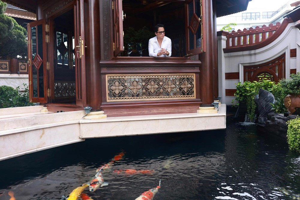 Tài sản của vợ chồng doanh nhân Mailisa: Sở hữu 'đế chế làm đẹp' trải dài từ Bắc tới Nam, biệt phủ 4.000m2 toàn gỗ quý, dàn siêu xe 500 tỷ - ảnh 4