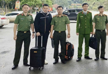 Bắt khẩn cấp đối tượng truy nã quốc tế sinh năm 1969