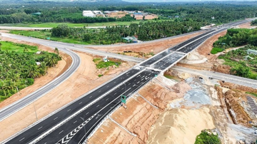 Bộ Xây dựng kiểm tra dự án cao tốc 21.500 tỷ, yêu cầu người dân 'không cản trở công trình trọng điểm quốc gia'