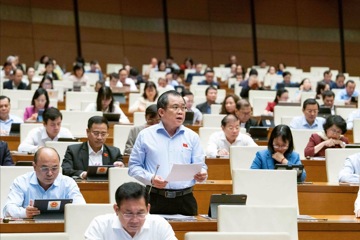 Đại biểu tranh luận vấn đề có nên để viên chức 'chân trong, chân ngoài'?