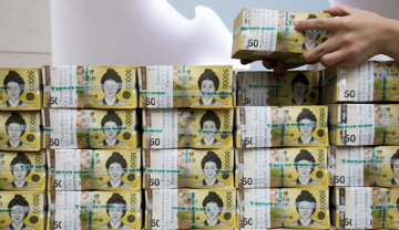 Nhà đầu tư nước ngoài tháo chạy, rút vốn với tốc độ không tưởng: Chuyện gì đang xảy ra ở nền kinh tế lớn thứ 4 châu Á?