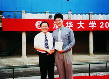 Thần đồng tốt nghiệp trường 'Harvard châu Á' bị đuổi khỏi Viện Hàn lâm Khoa học quốc gia, phải đi làm bốc vác ở công trường