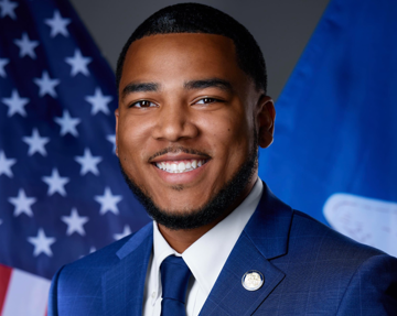 Thị trưởng gốc Việt 26 tuổi bị truy tố thêm loạt tội danh