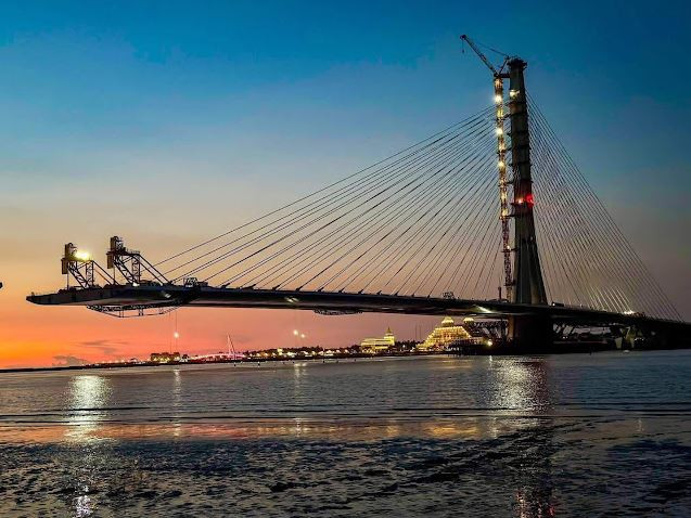 Cầu dây văng bất đối xứng dài nhất thế giới: Vốn 766 triệu USD, có thể chịu được động đất 7 độ richter- Ảnh 1.