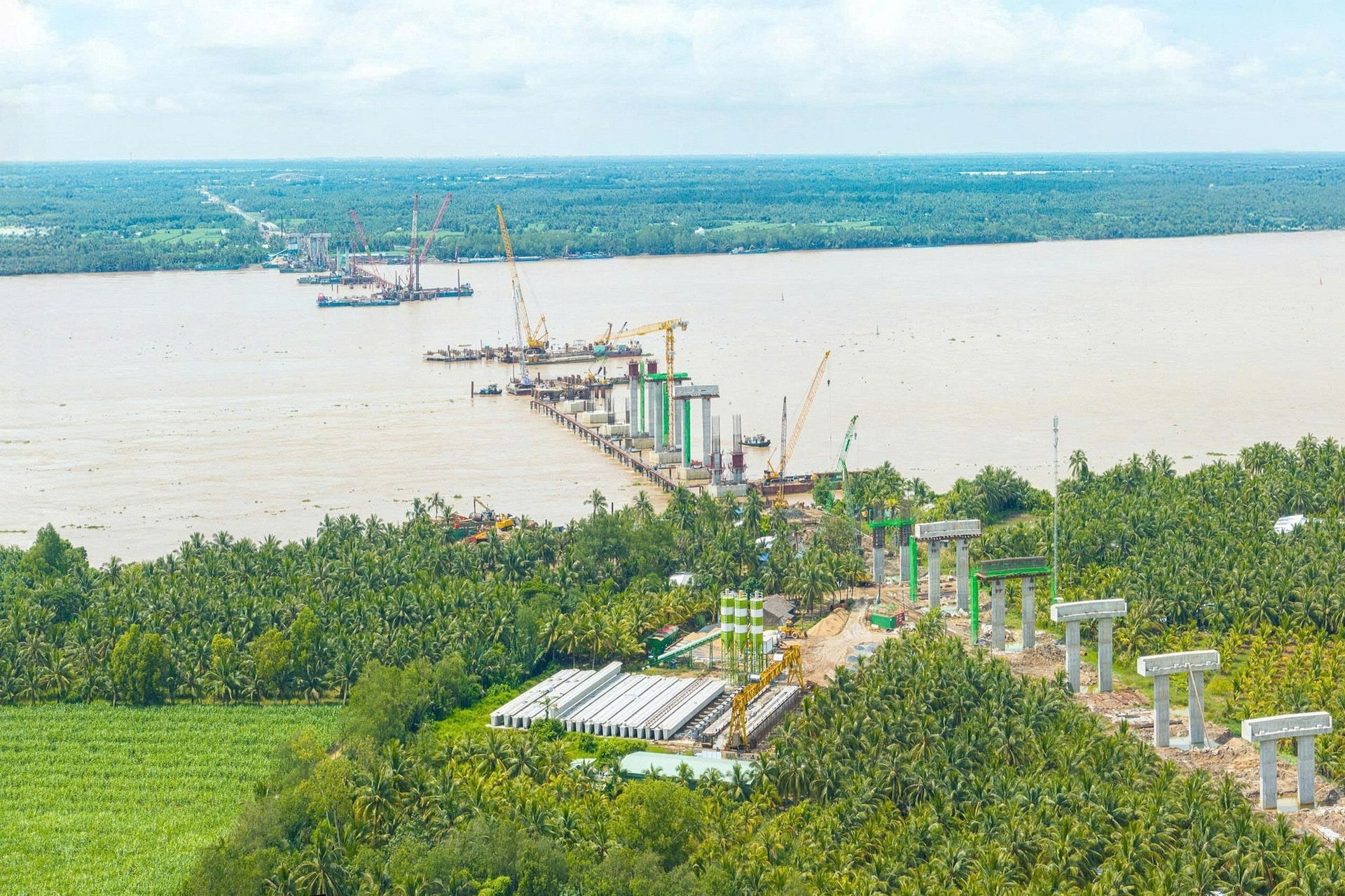 Công trường thi công công trình cầu Đại Ngãi 1. Nguồn ảnh: Đèo Cả