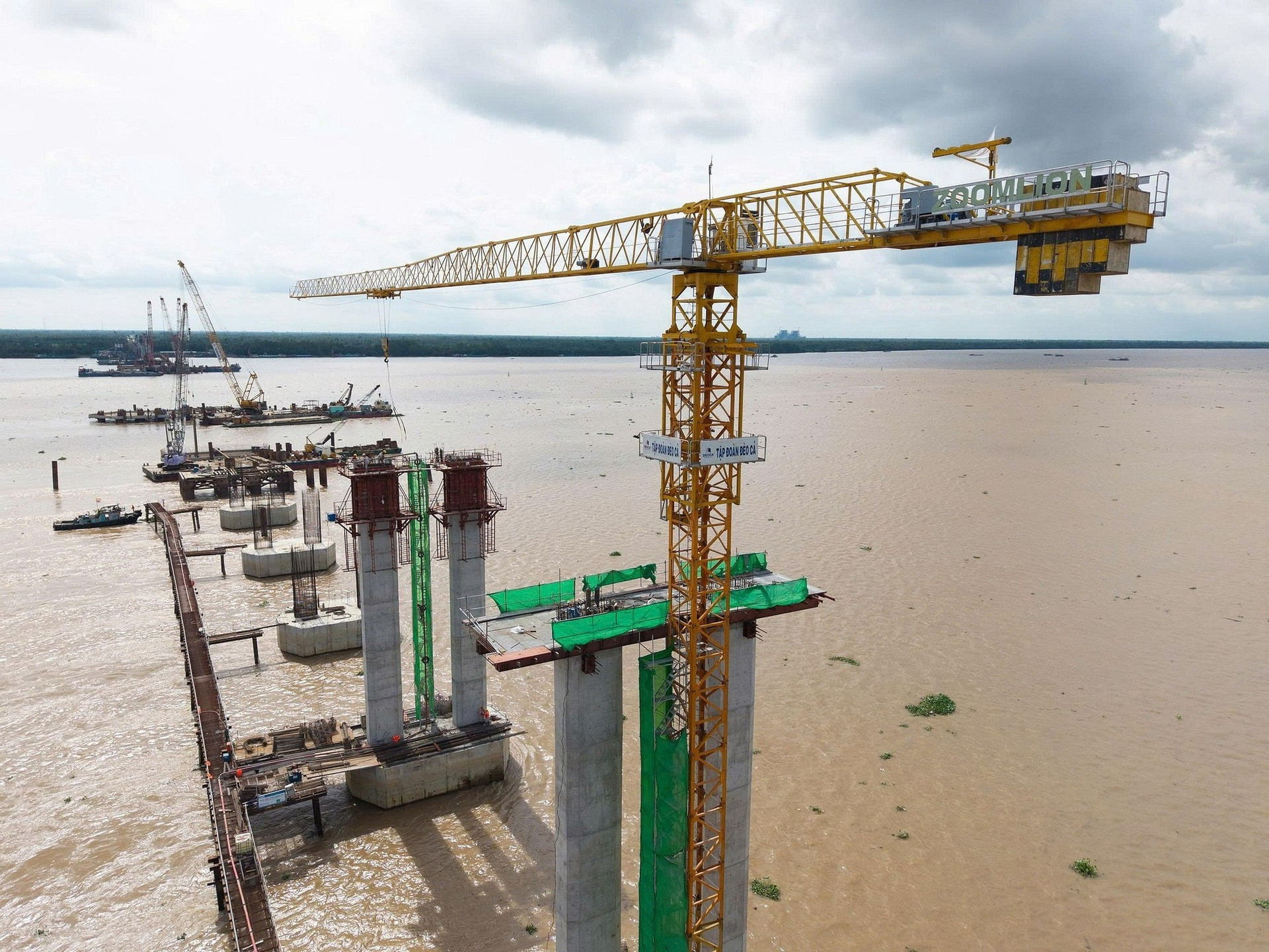 Hạng mục cọc khoan nhồi của cầu Đại Ngãi 1 đã vượt tiến độ gần 1 tháng. Nguồn ảnh: Đèo Cả