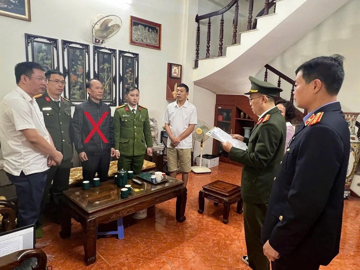 Bắt cán bộ công chức sinh năm 1969