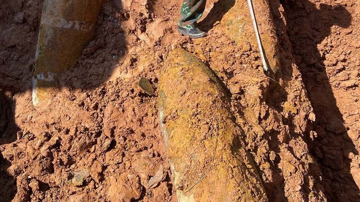 Bất ngờ phát hiện 3 quả bom giữa cánh đồng