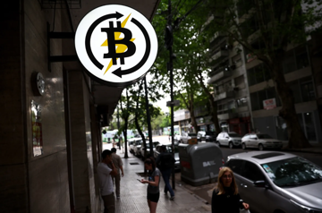 Bitcoin giảm xuống dưới 96.000 USD, nhà đầu tư ồ ạt tháo chạy khỏi các quỹ ETF