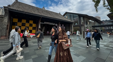 'Cơn bão mới’ tại nền kinh tế số 2 thế giới: Người dân thắt chặt chi tiêu, bất động sản lún sâu trong khủng hoảng