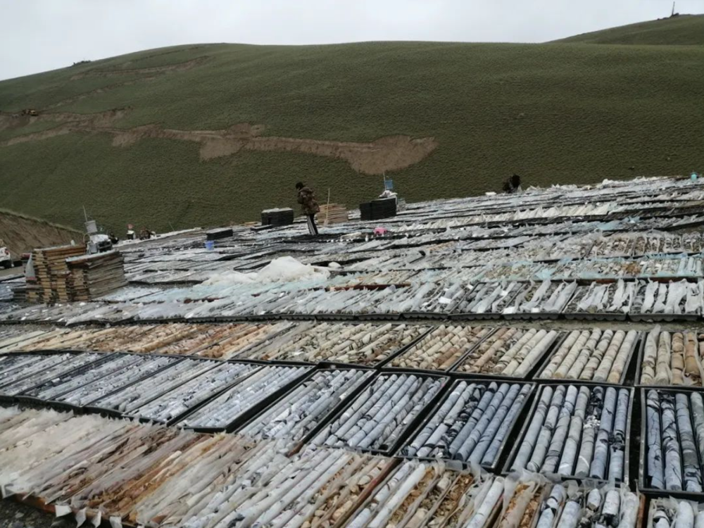 Chuyên gia thăm dò khu vực hơn 50km2, phát hiện mỏ vàng 70 tấn sau 10 năm tìm kiếm, giá trị vượt 185.000 tỷ - ảnh 2