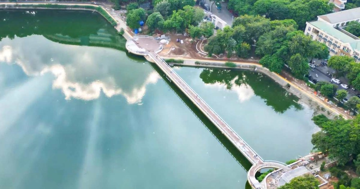 Công viên 42.000m2 được mệnh danh là 'hòn ngọc xanh' của Hà Nội, sở hữu cầu đi bộ hình cây đàn tính tẩu độc đáo