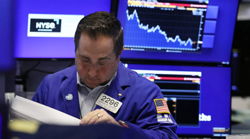 Phố Wall chao đảo tối 14/11: Dow Jones bốc hơi hơn 300 điểm, vàng lao dốc khi Fed phát tín hiệu cứng rắn