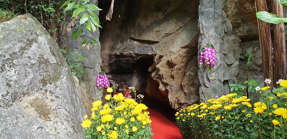 Hang đá vừa được tôn tạo là Di tích Quốc gia đặc biệt: 'Địa chỉ đỏ' của cách mạng Việt Nam, nơi 8 thanh niên xung phong cùng hy sinh - ảnh 2