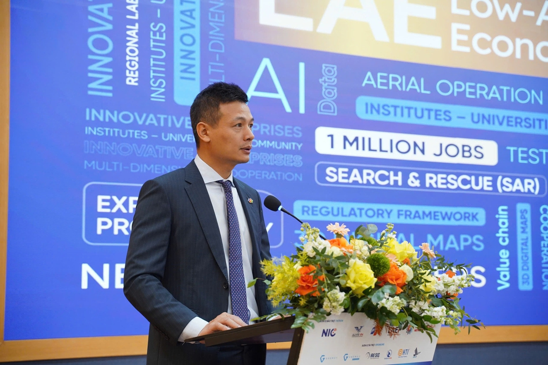 Ông Vũ Anh Tú, Giám đốc Công nghệ Tập đoàn <a style='text-decoration: none;' href='/FPT'>FPT</a>, thông tin về nền kinh tế tầm thấp Việt Nam.