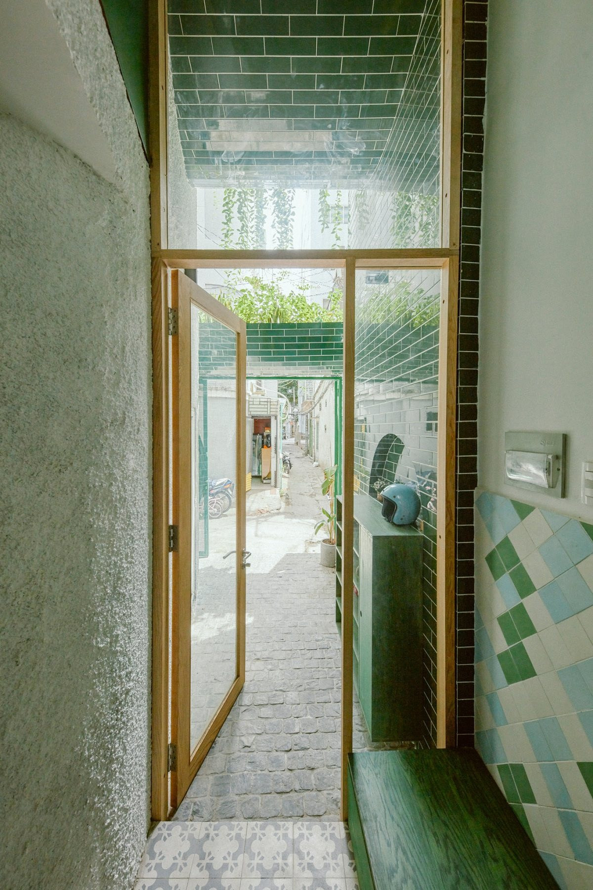 Mang mảng xanh vào ngôi nhà nép mình trong hẻm nhỏ Sài Gòn- Ảnh 2.
