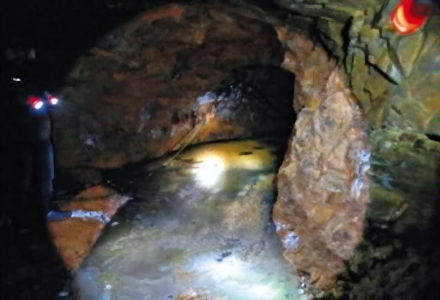 Phát hiện 'con suối chứa đầy vàng', chuyên gia cho nổ mìn phá núi, tìm thấy kho báu 4.500 tỷ bị chôn vùi suốt 400 năm - ảnh 3