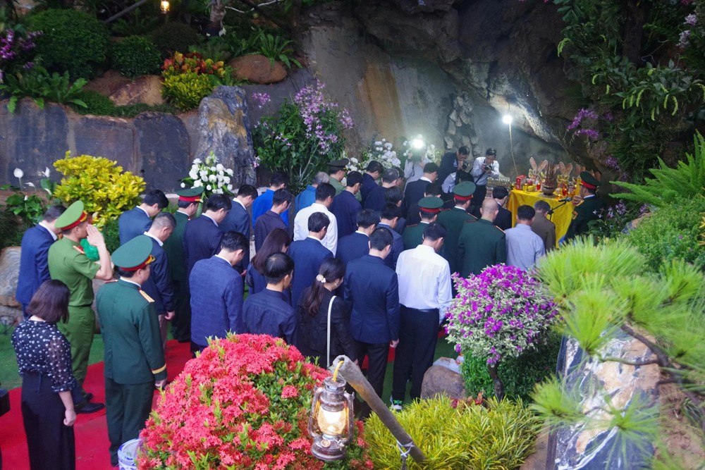 Hang đá vừa được tôn tạo là Di tích Quốc gia đặc biệt: 'Địa chỉ đỏ' của cách mạng Việt Nam, nơi 8 thanh niên xung phong cùng hy sinh - ảnh 3